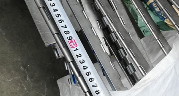 長度3米的不銹鋼長合頁順利完成,東莞廣有五金廠專業(yè)制造東莞合頁，東莞鉸鏈