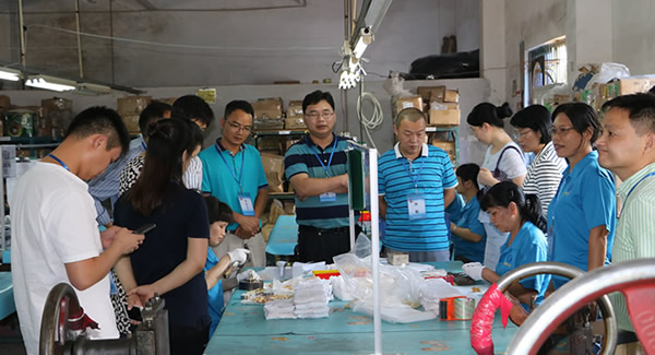 雙節(jié)致信 | 以“月光為禮，國慶作伴”致敬新老客戶的溫暖|廣有五金&東莞合頁